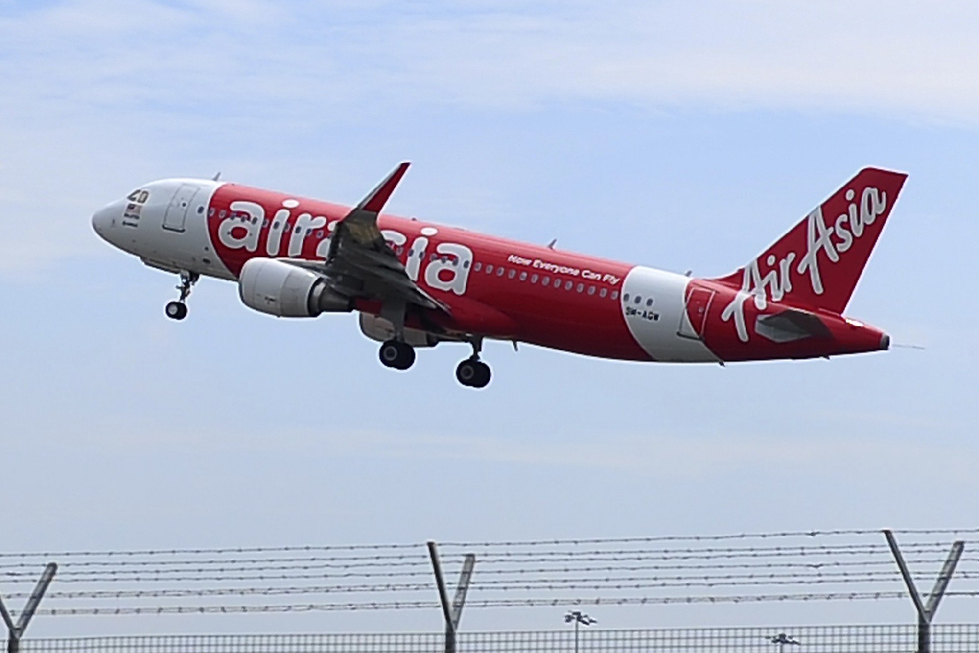 Viral video shows AirAsia passengers sprayed with mist after delay