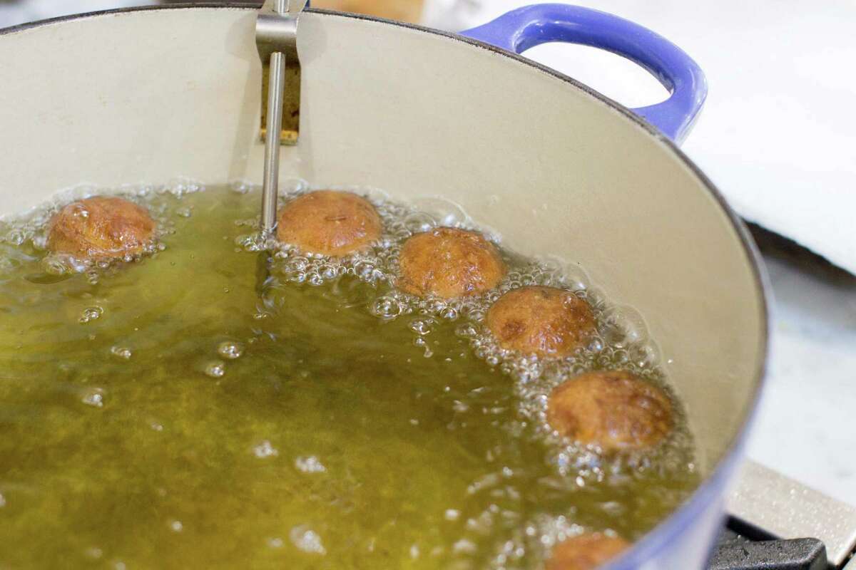 Mastering deepfrying to get perfect doughnuts