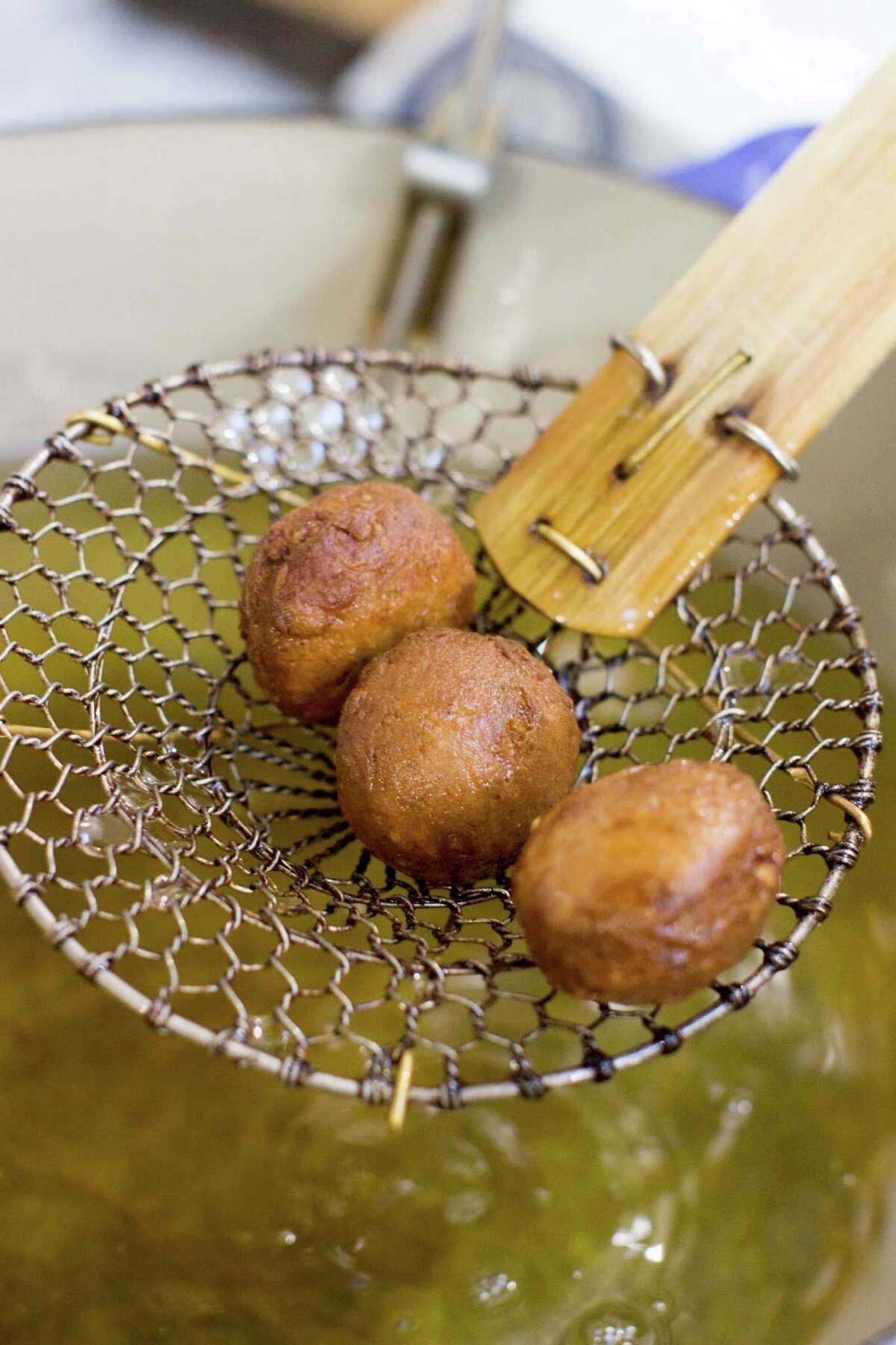 Mastering deepfrying to get perfect doughnuts