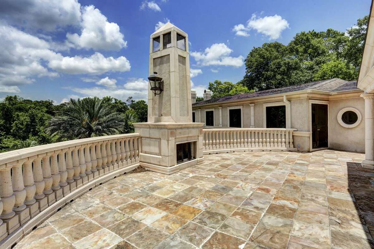 Massive El Paso home now under foreclosure