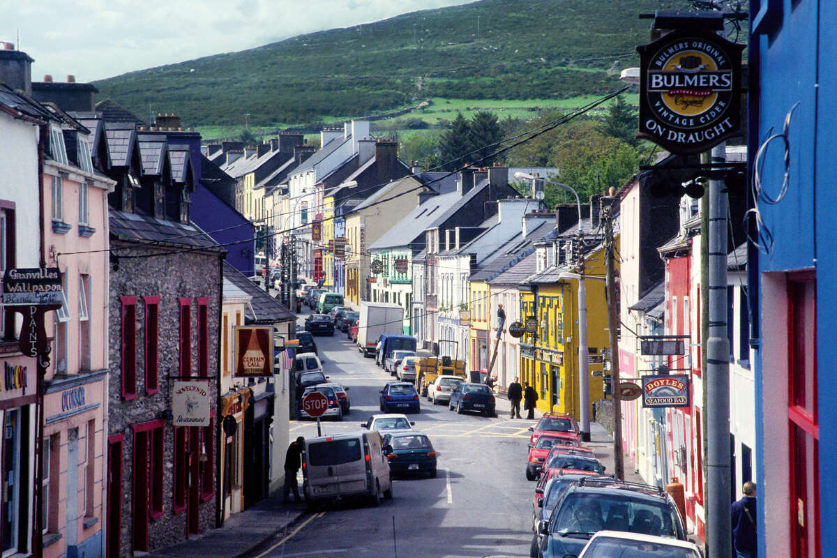 Locals claim that Dingle, with 52 pubs for its 1,300 residents, has more watering holes per capita than any town in Ireland.