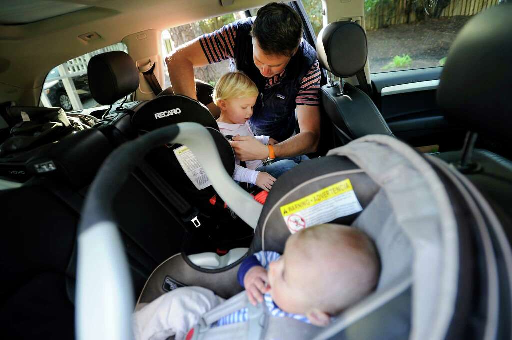 Bill would keep kids in rear-facing seats until age 2 - SFGate Bill would keep kids in rear-facing seats until age 2 - SFGate