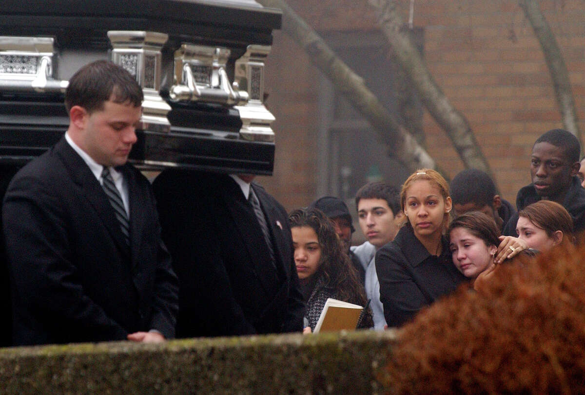 In this Jan. 13, 2005, photo, mourners watch as the casket bearing the remains of crash victim Jesse Shipley is carried into St. Adalbert's Church for a funeral service in the Staten Island borough of New York. Shipley's parents were awarded $600,000 for emotional distress because the medical examiner kept their son's brain. That's something they didn't discover until two months later when Jesse Shipley's high school class saw it in a labeled jar during a field trip. New York?’s highest court was urged Monday, Jan. 5, 2015, to require medical examiners inform families when they return autopsied bodies without certain organs. (AP Photo/Staten Island Advance, Chad Rachman) ORG XMIT: NYSTA501