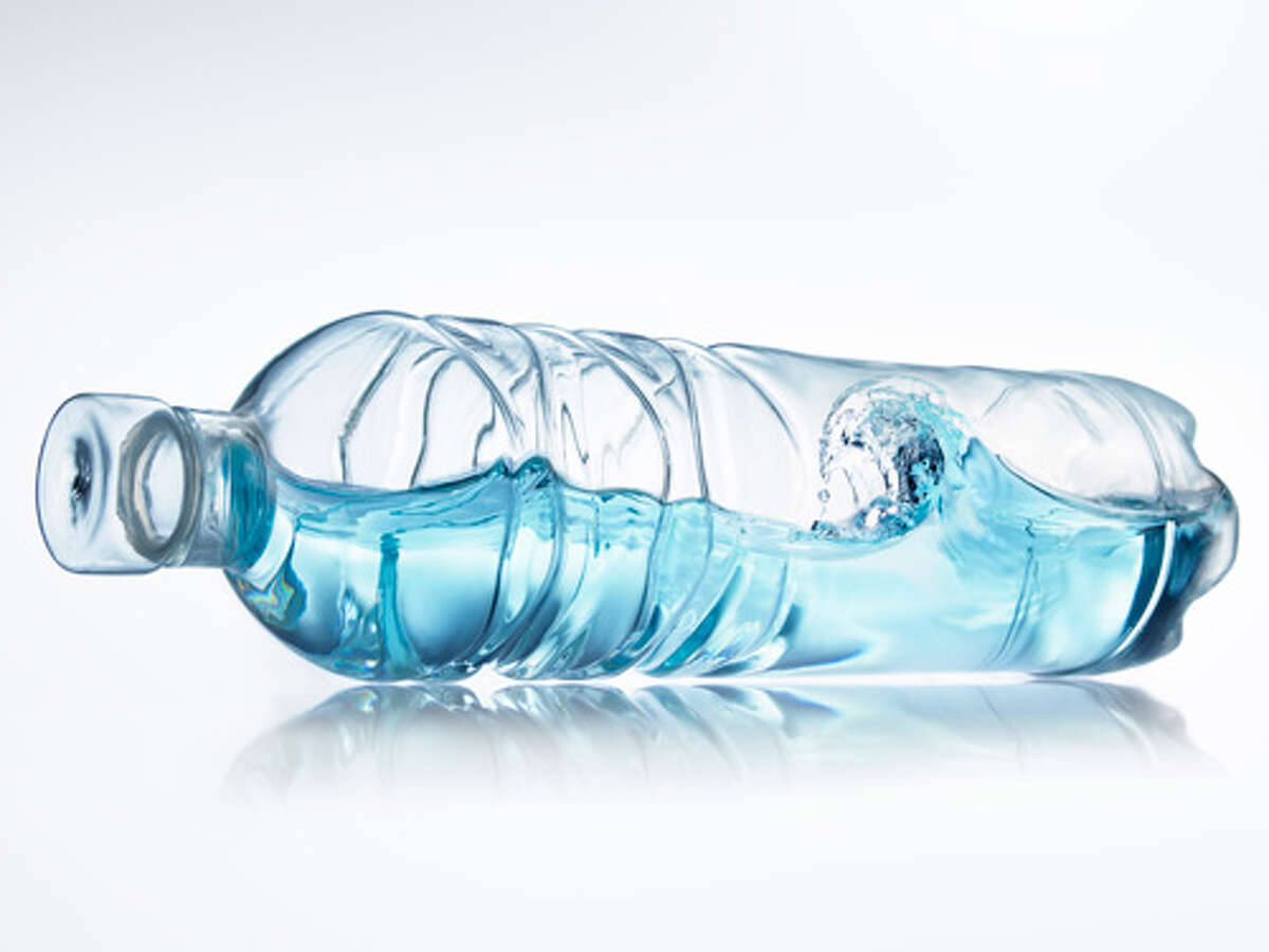 бутылки на воде раст фото 77