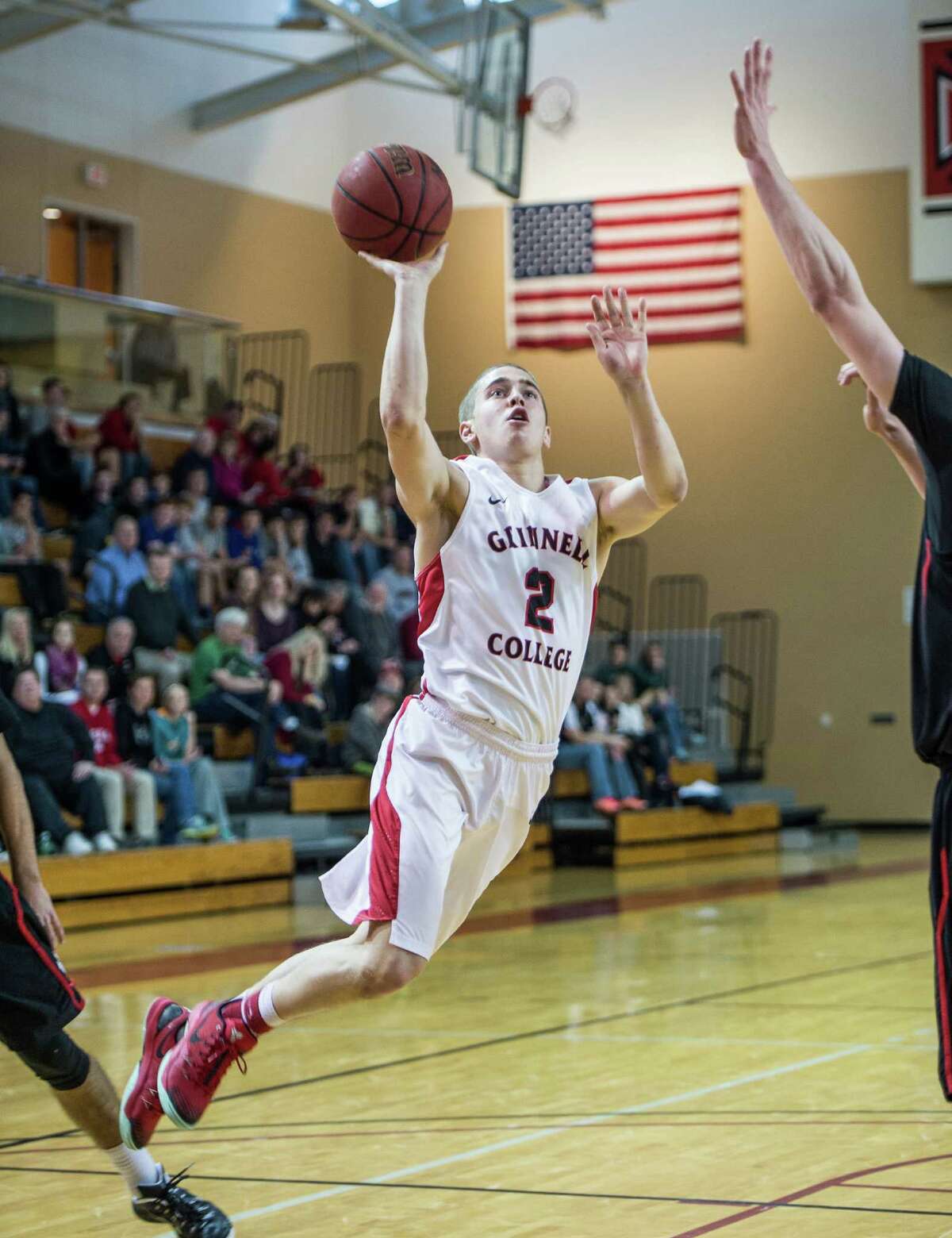 Former Staples standout breaks 1,000 point barrier at Grinnell
