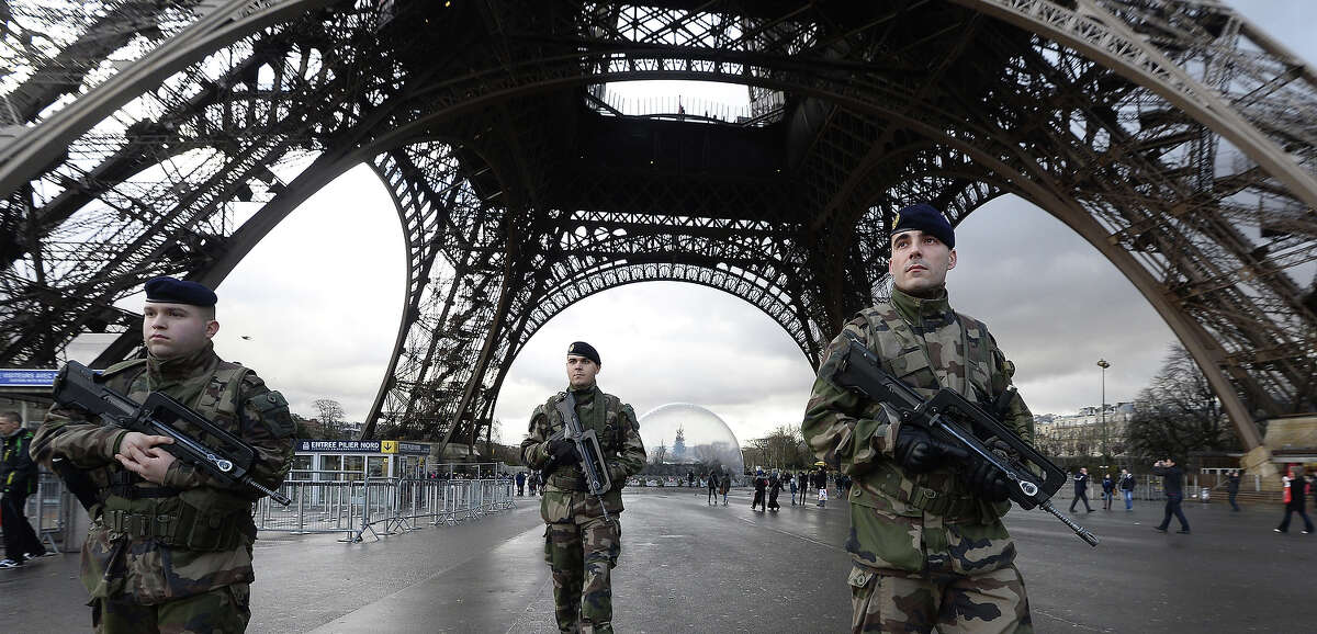 Hundreds gather in S.F. to grieve after Charlie Hebdo massacre