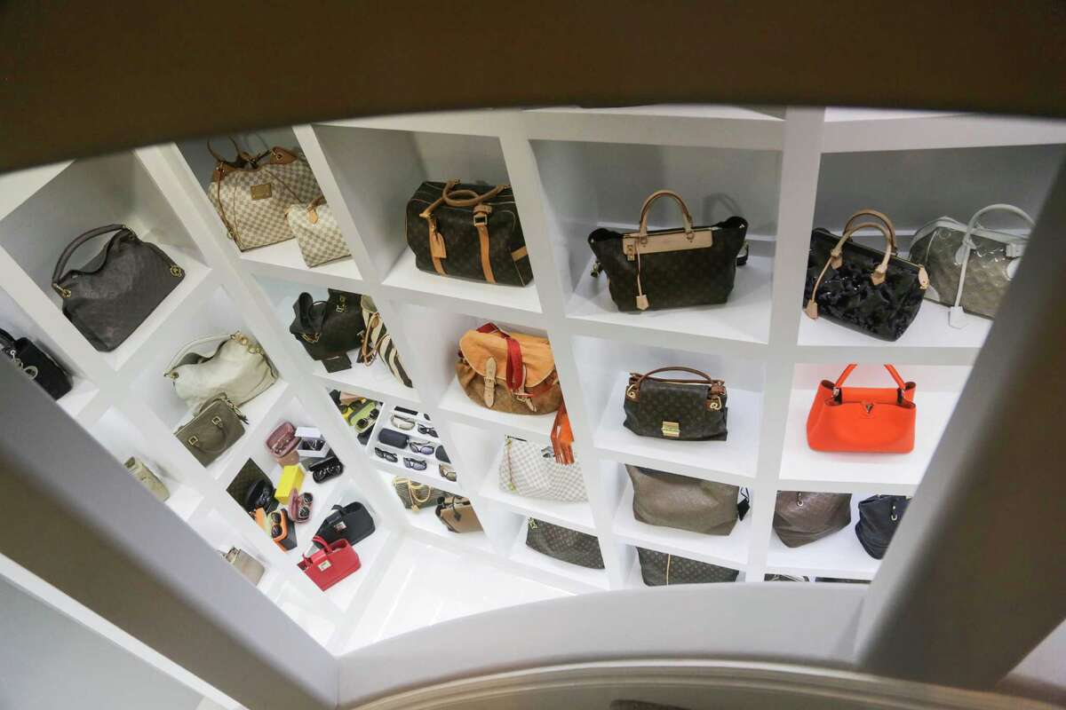 Organization tips from Woodlands woman with largest closet