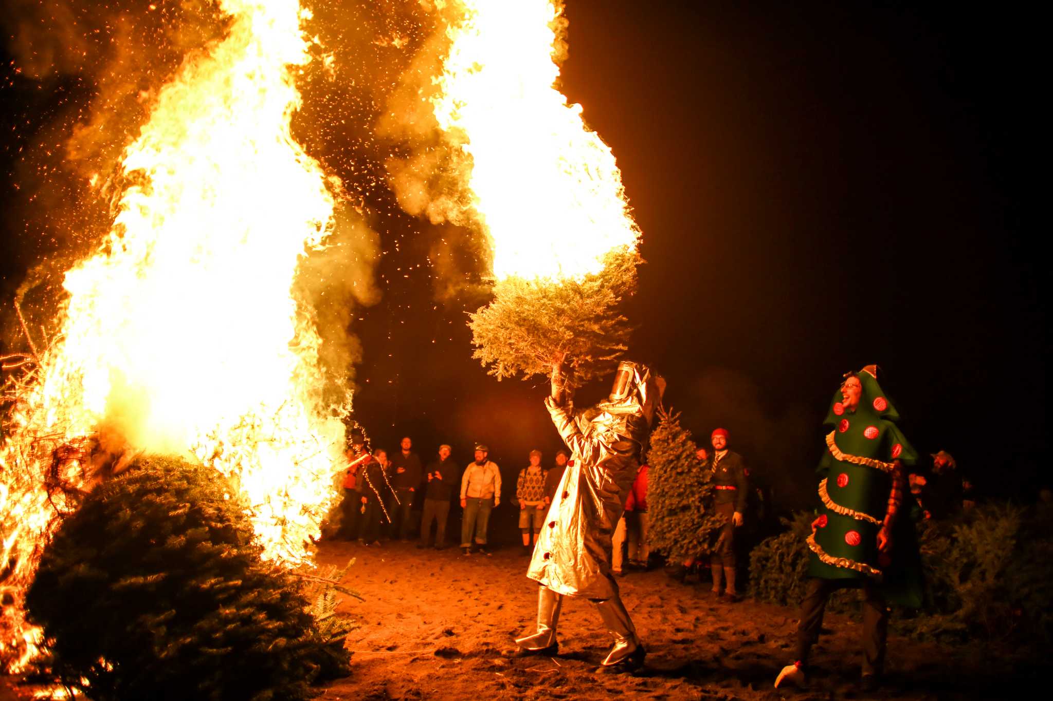 Burning Of Christmas Trees Tulsa 2021 Christmas Trees Set Ablaze In Annual Tradition