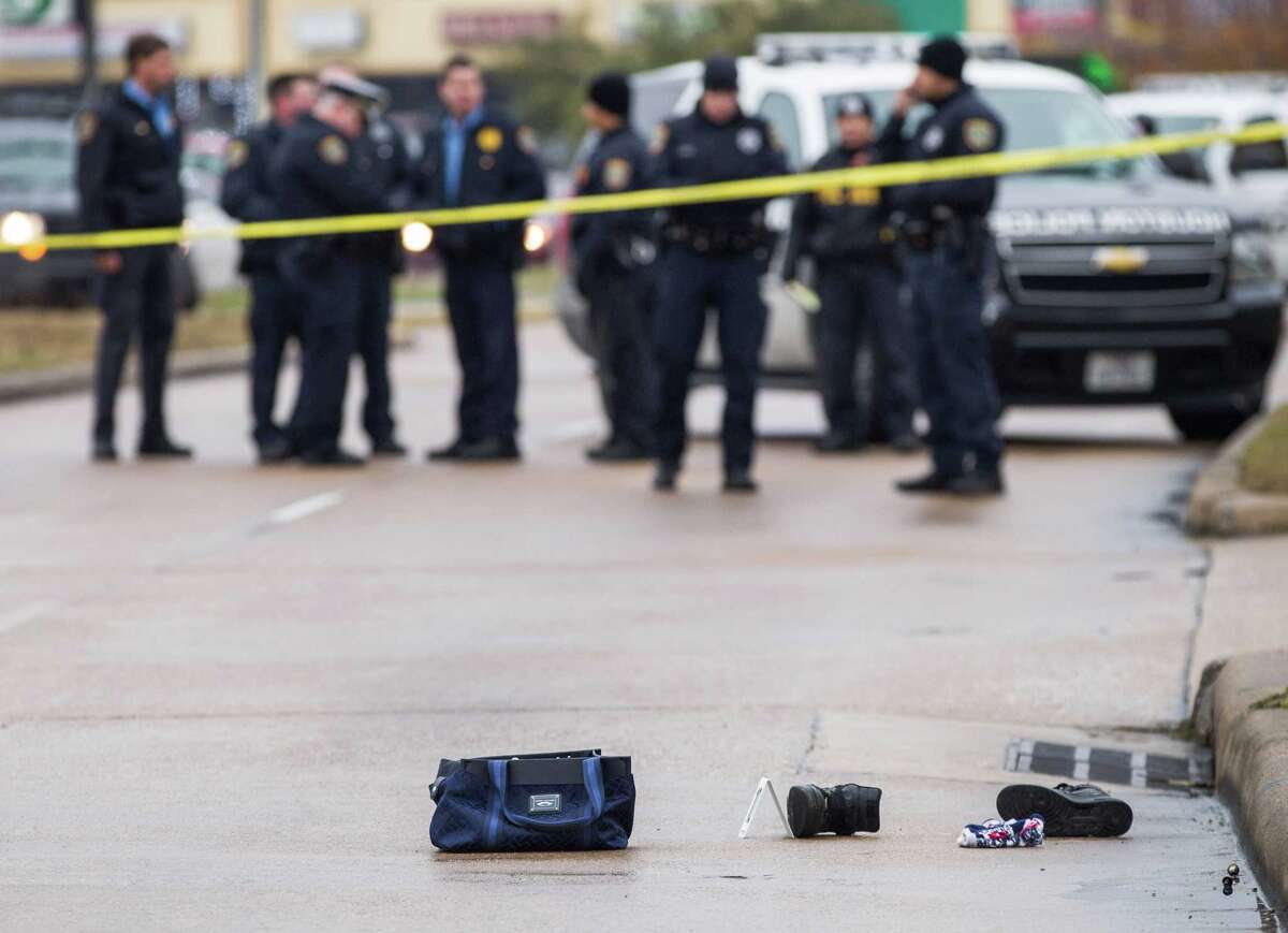 HPD officer shoots home invasion suspect