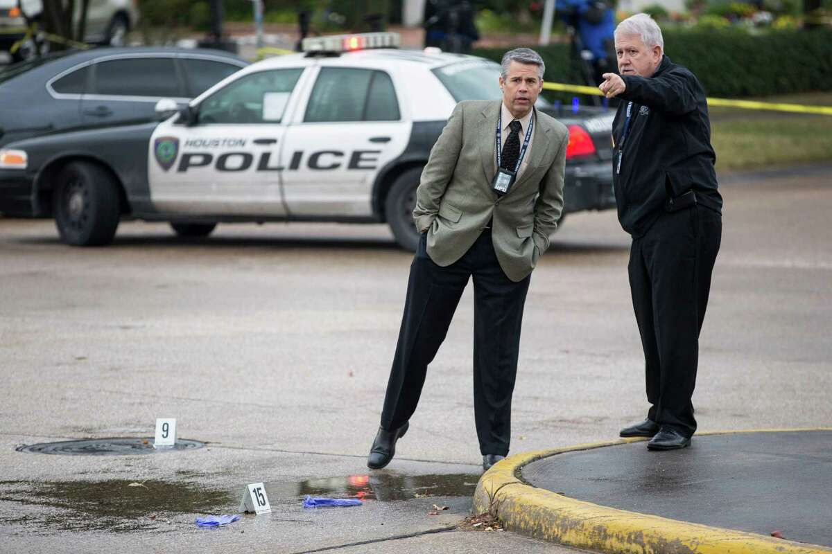 HPD officer shoots home invasion suspect