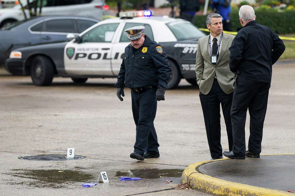 HPD officer shoots home invasion suspect