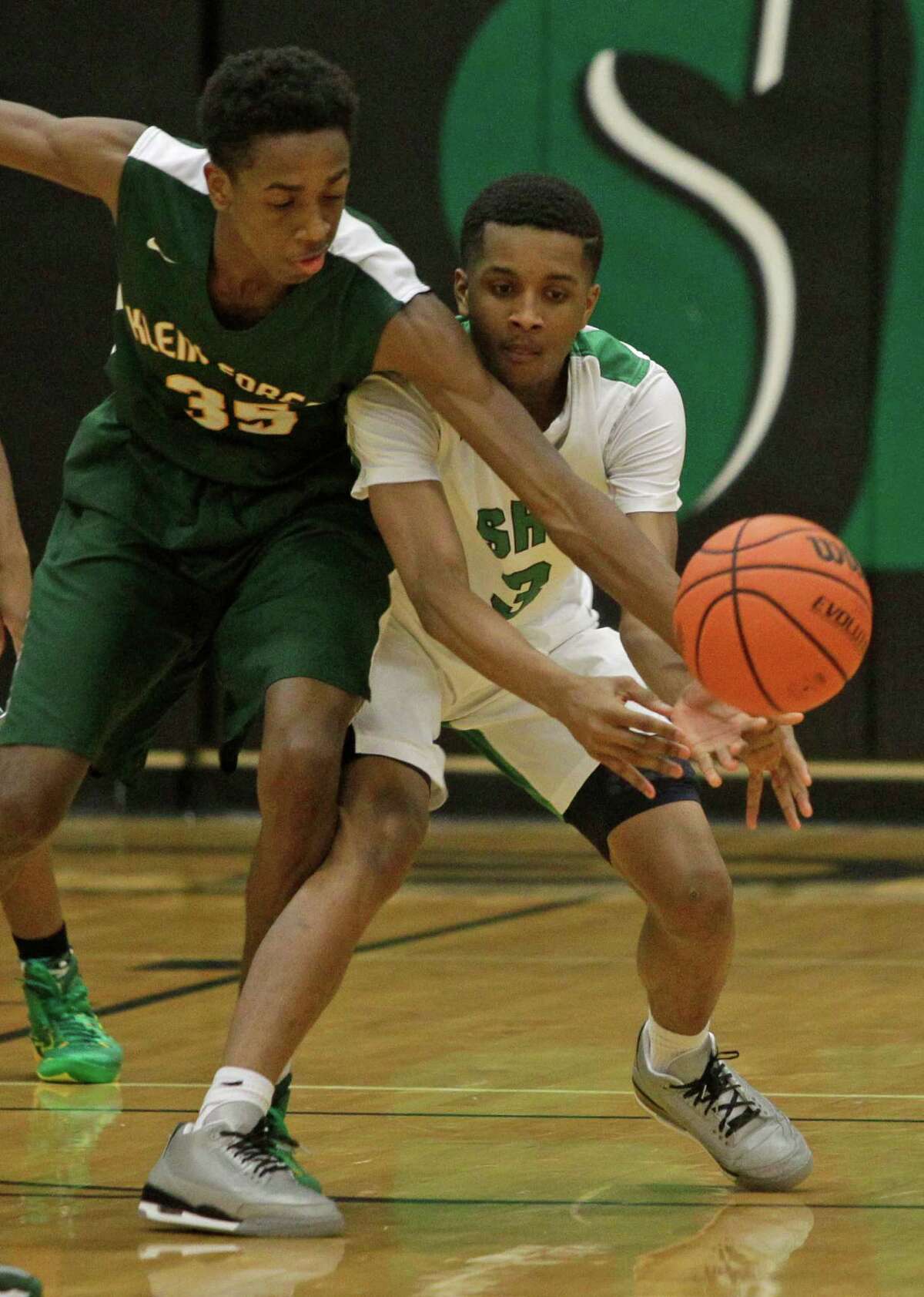 Spring boys pull off win over district foe Klein Forest