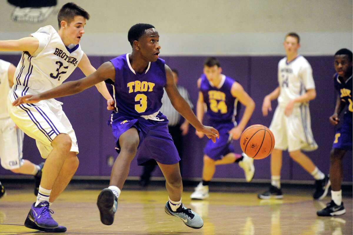 Duo spurs Flying Horses