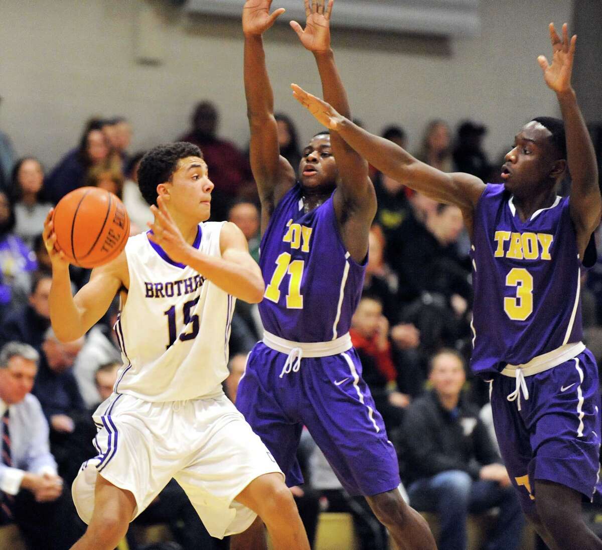 Duo spurs Flying Horses