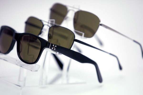 High-tech glasses help the colorblind see world of hues ...