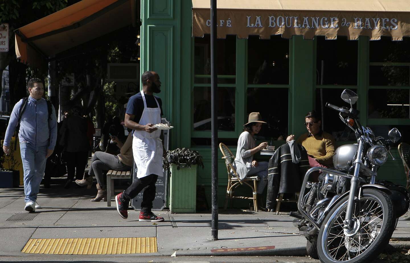 Starbucks to bid au revoir to La Boulange cafes