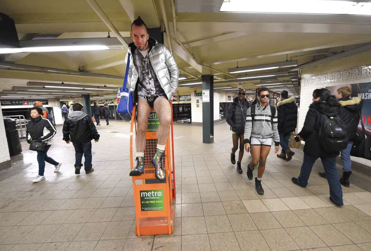 Thousands go pantsless for 'No Pants Subway Ride'