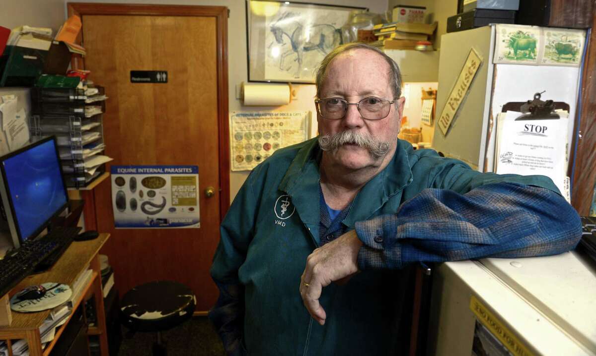 Veteran veterinarian a rare breed in Roxbury