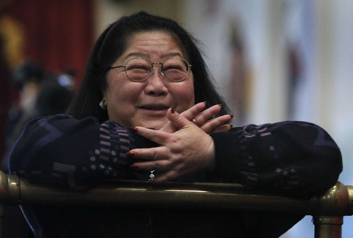 2011年1月6日，在中国城举行的午宴上，朴玫瑰面带微笑，表达了对李孟孟市临时市长候选人的支持。华人社区的几位领导人在招待会上发表了讲话。