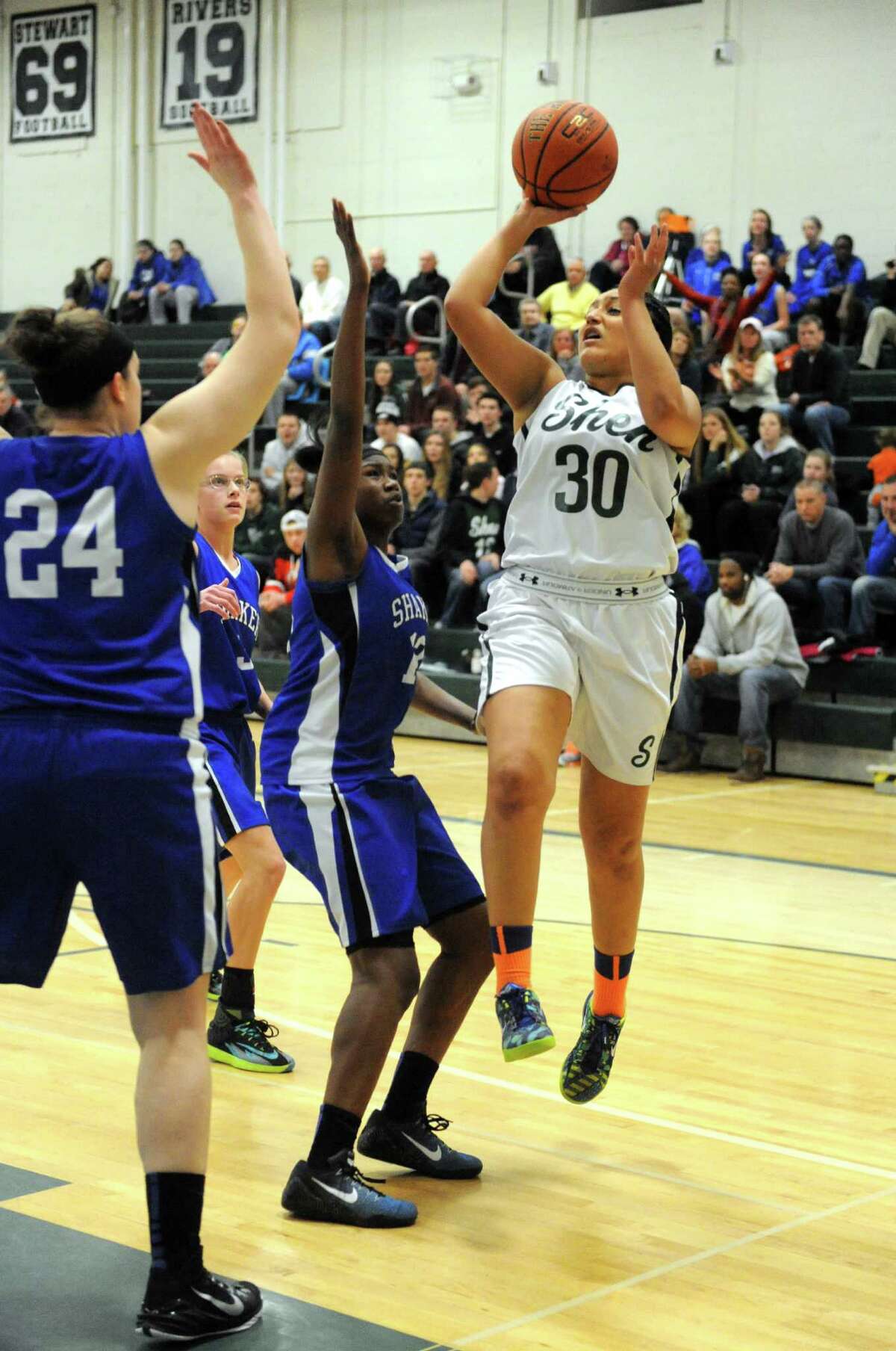 shen-boys-basketball-routs-shaker