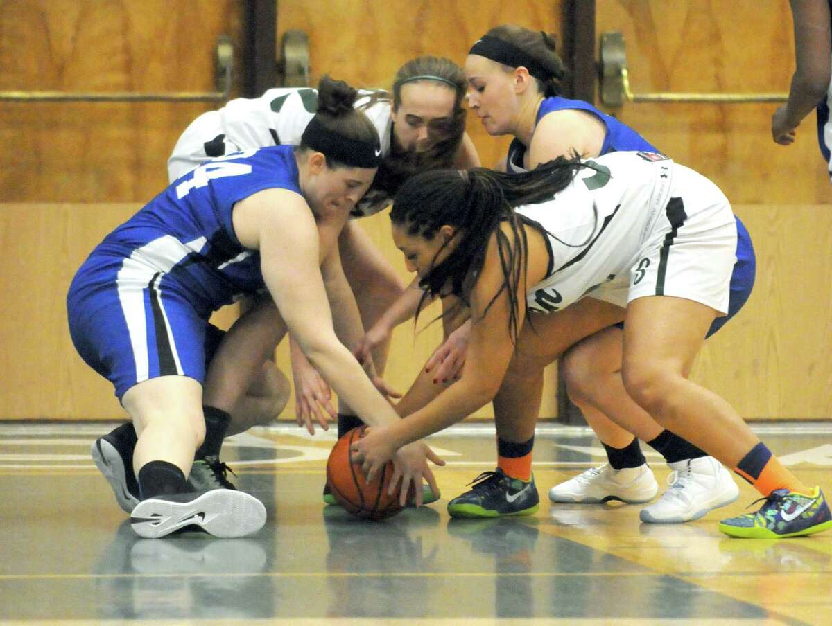 shen-boys-basketball-routs-shaker