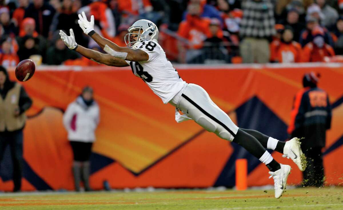 Oakland Raiders wide receiver Andre Holmes cannot quite catch a pass during the game against the Denver Broncos last December — a metaphor, perhaps, for the failures of his hapless team. With talks continuing to lure the Raiders here, a reader says it is not worth the effort.