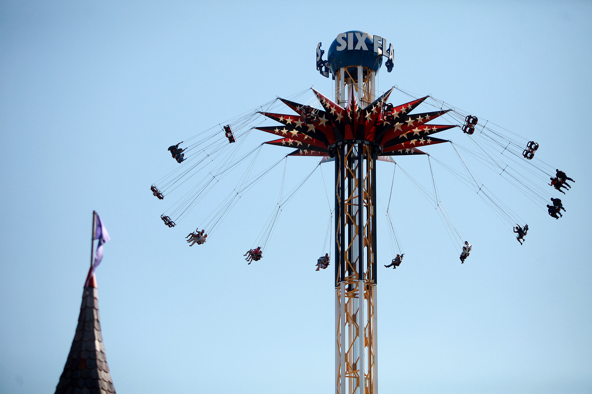 Power Outage Stalls Two Six Flags Fiesta Texas Rides Briefly Stranding 