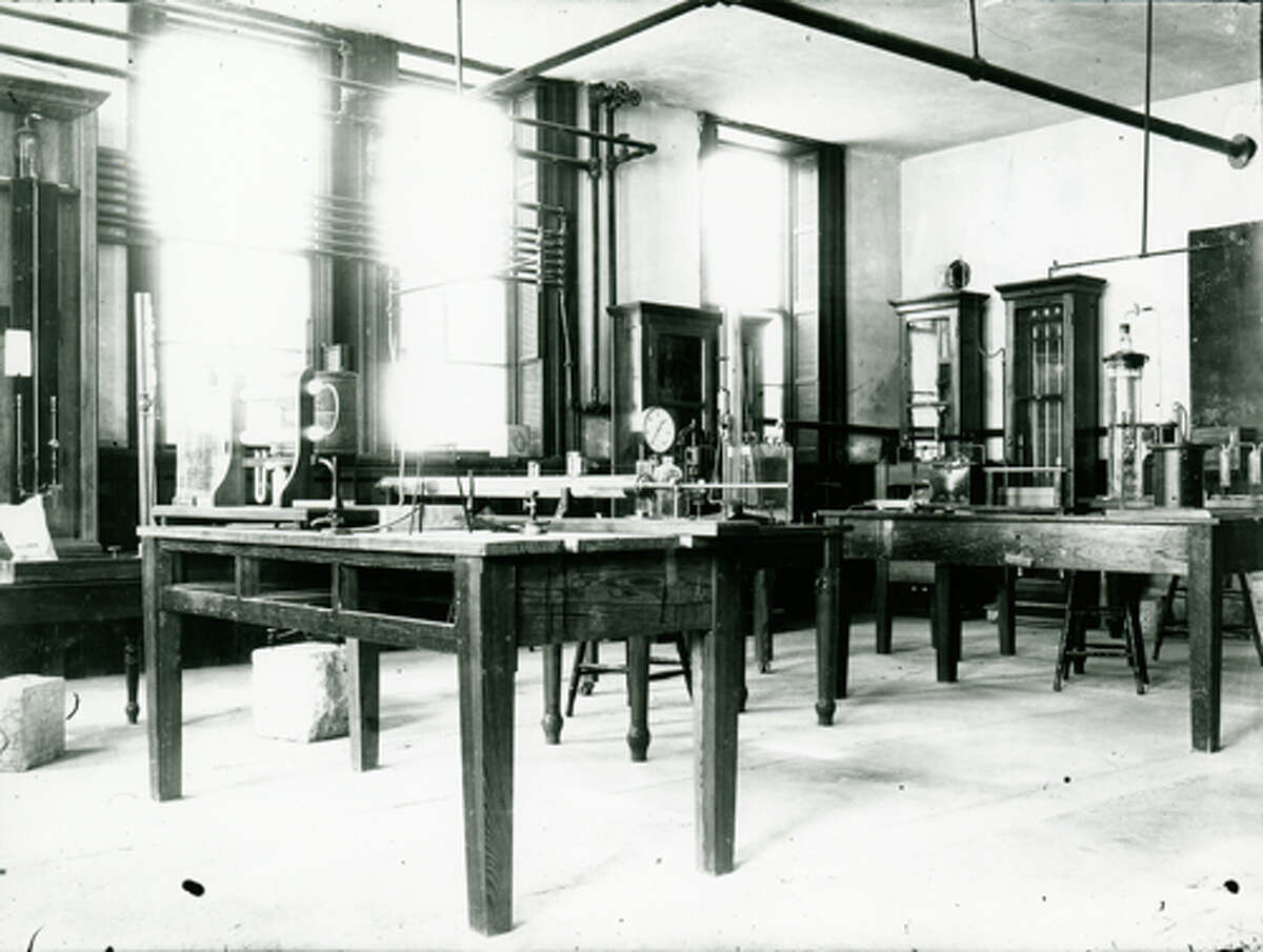 100-year-old photos show the University of Texas at Austin before the ...