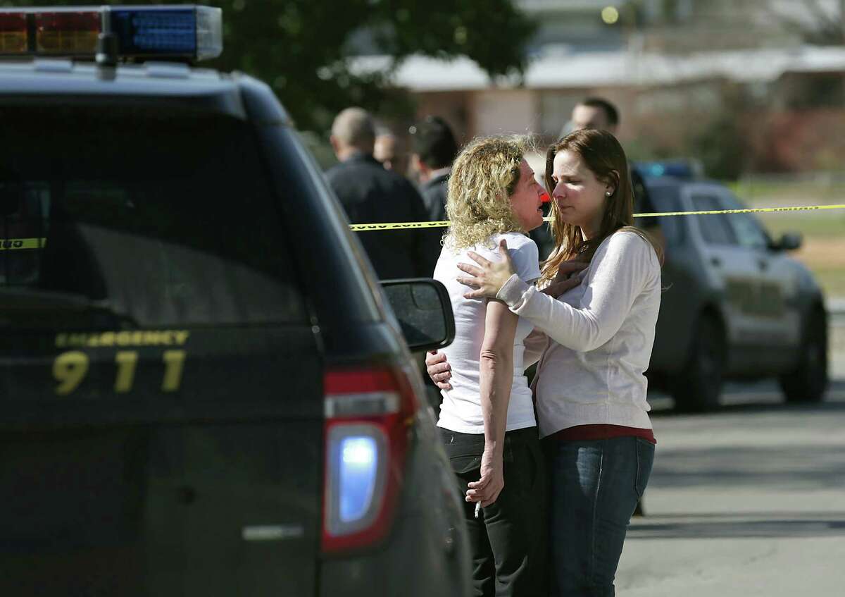 Police search for gunman after two killed on North Side dispute