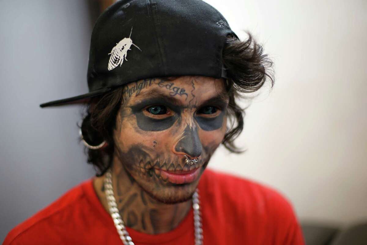 Man With Tattooed Eyeballs And Fangs Shows What He Looked Like Before Being  Inked