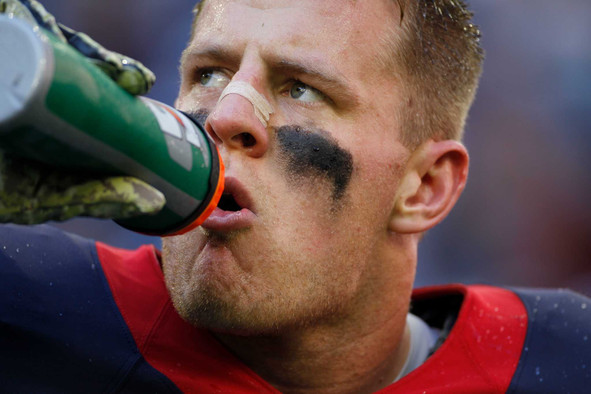 J.J. Watt was wearing an award, not a 'Mandalorian' patch - ABC13