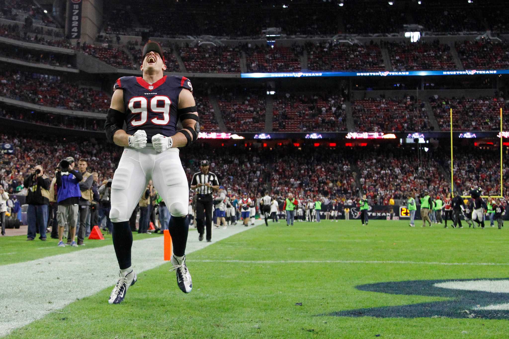 J.J. Watt was wearing an award, not a 'Mandalorian' patch - ABC13