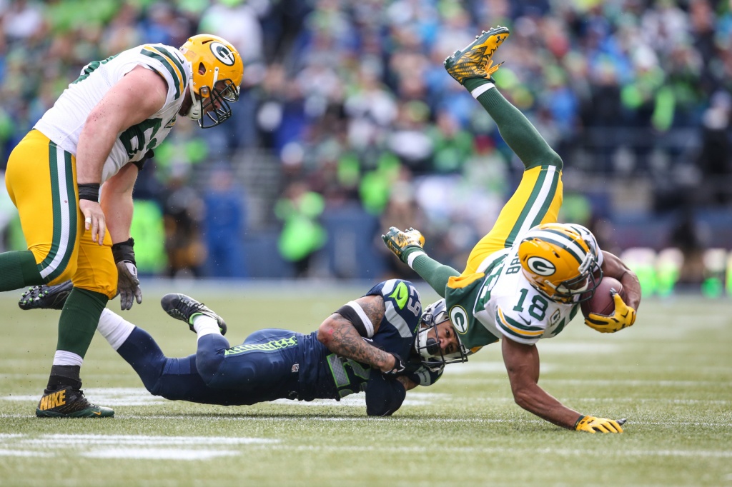 Marshawn Lynch, Aaron Rodgers Hug, Exchange Jerseys