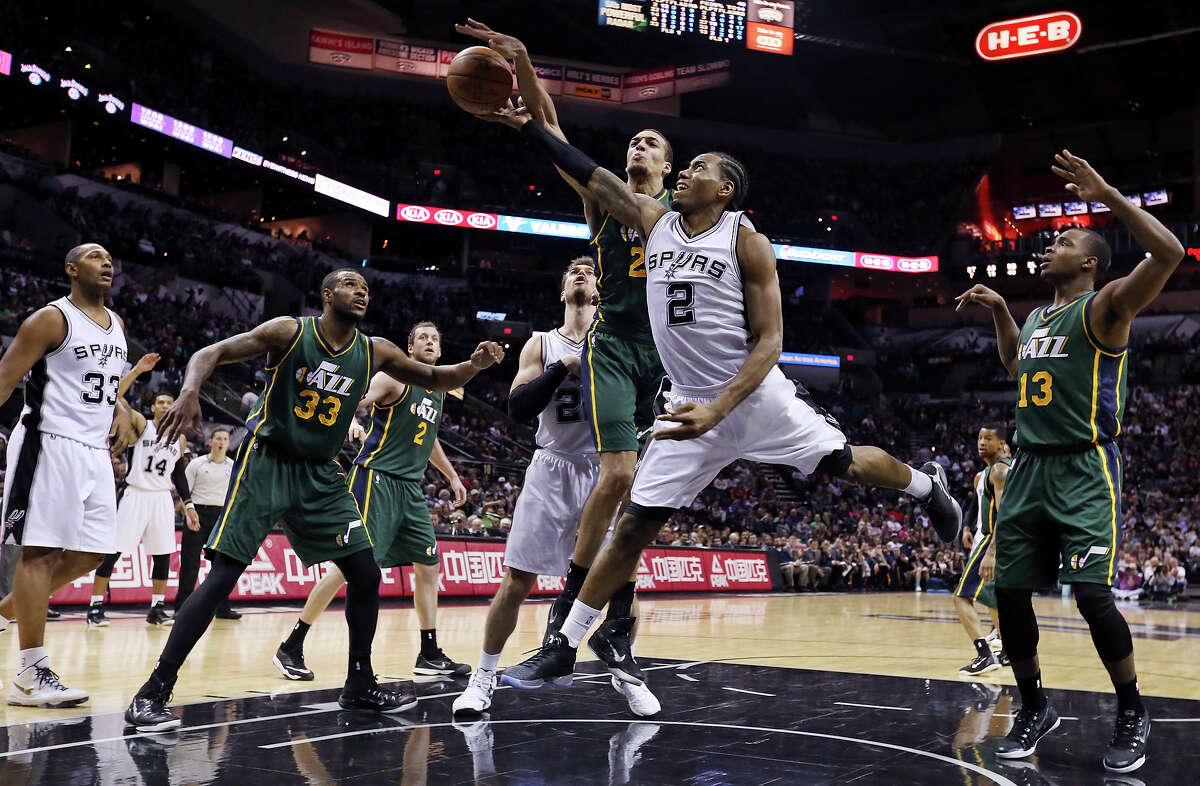 The Spurs’ Kawhi Leonard shoots around the Utah Jazz’s Rudy Gobert during the second half on Jan. 18, 2015 at the AT&T Center. The Spurs won 89-69.