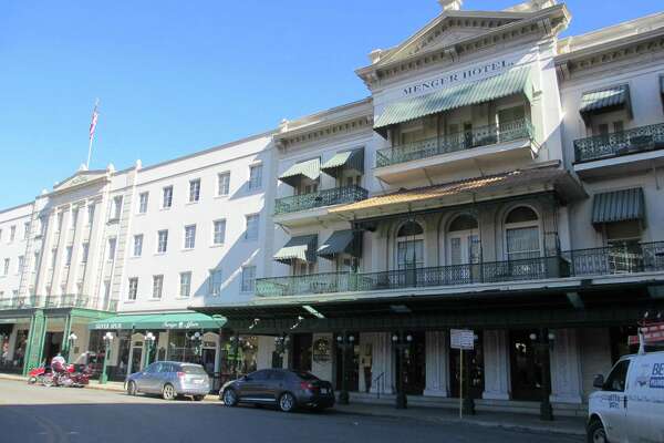 Beer Ice Cream Ghosts At Historic Menger Hotel - 