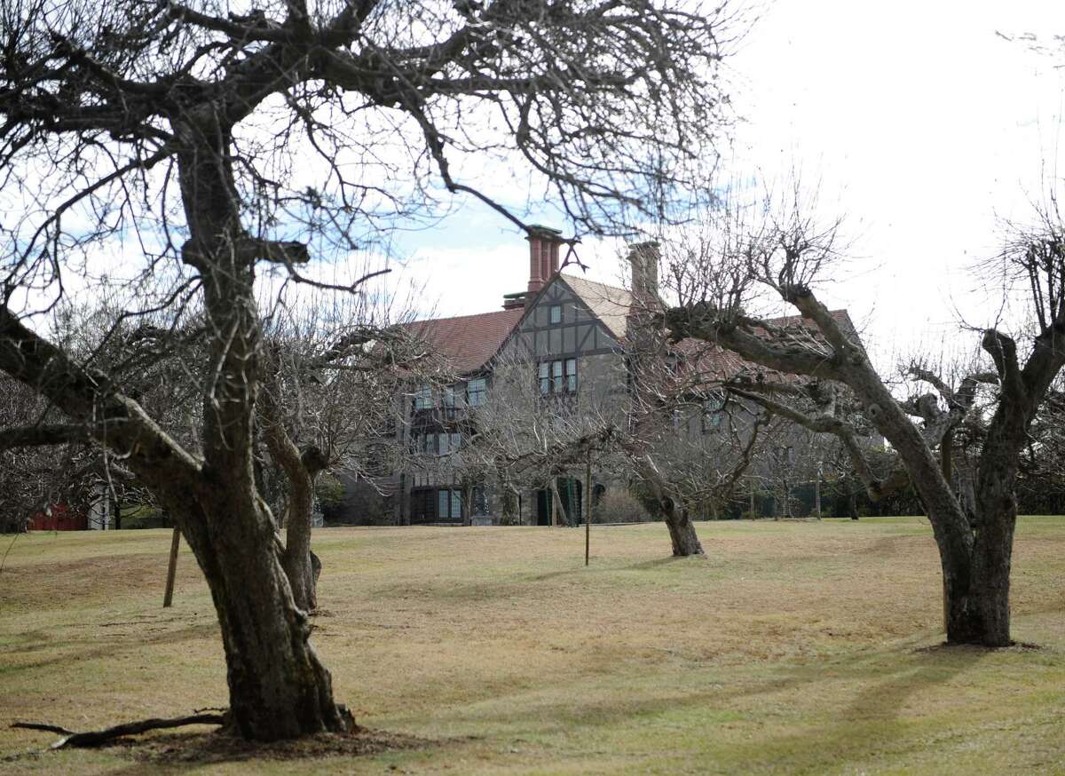 The anatomy of a presidential rivalry Greenwich vs. Chappaqua