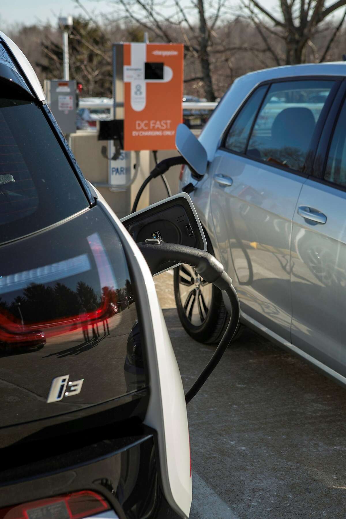 Highspeed electric car chargers to link San Diego, SF, Portland