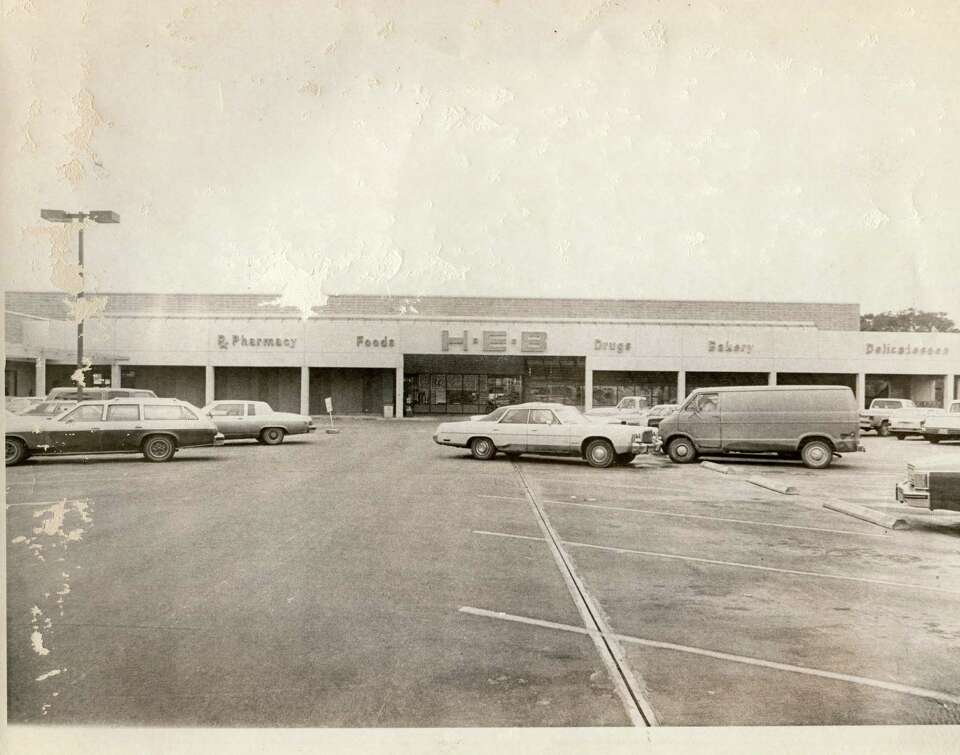 A look back at when the first San Antonio H-E-B opened in 1942