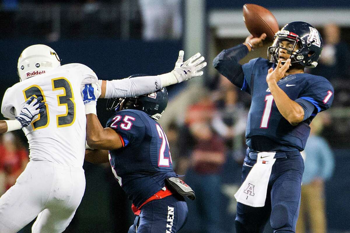 Allen quarterback Kyler Murray (1) throws a pass under pressure from Cypress Ranch linebacker Brayden Stringer (33) during the first half of the Class 6A Division I state football title game at AT&T Stadium Saturday, Dec. 20, 2014, in Arlington. ( Smiley N. Pool / Houston Chronicle )