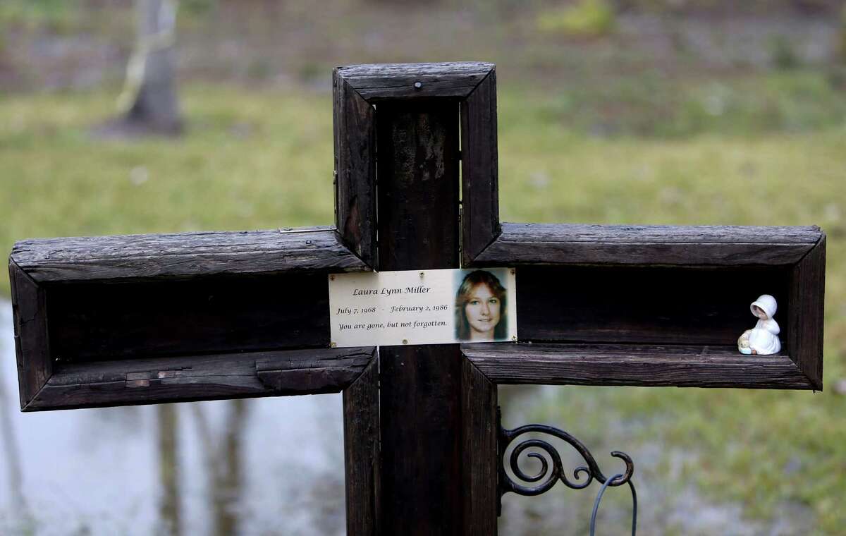 A cross erected in the memory of Laura Lynn Miller, who body was found in the Texas killing fields. ( Gary Coronado / Houston Chronicle )