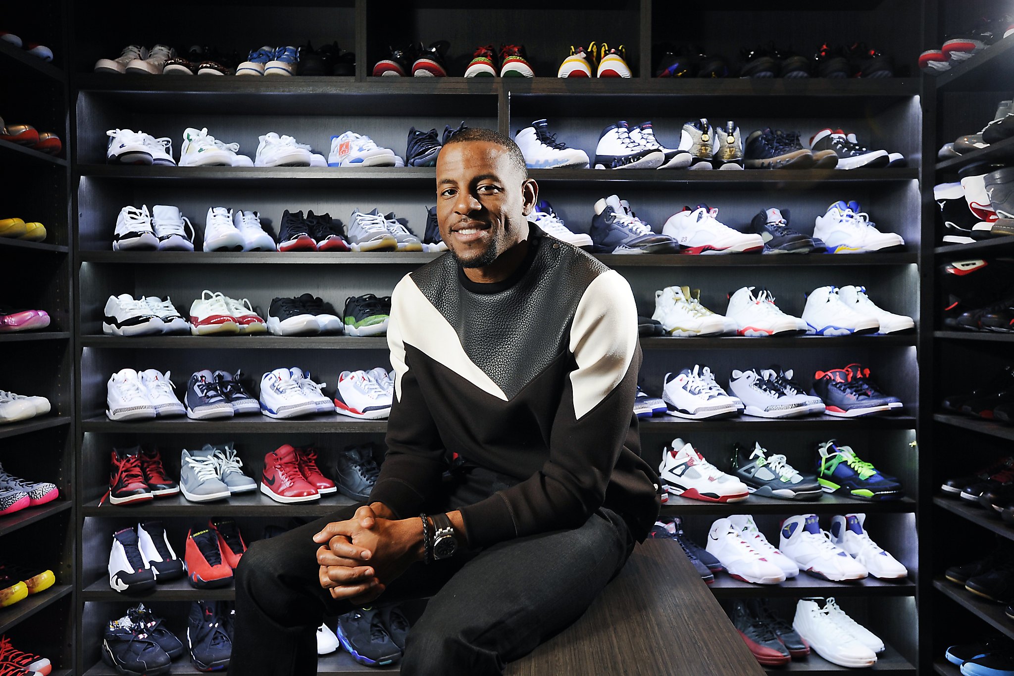 Сникерс магазин кроссовок. Nike Air Jordan Дубайская коллекция. Коллекция кроссовок найк Джордана.