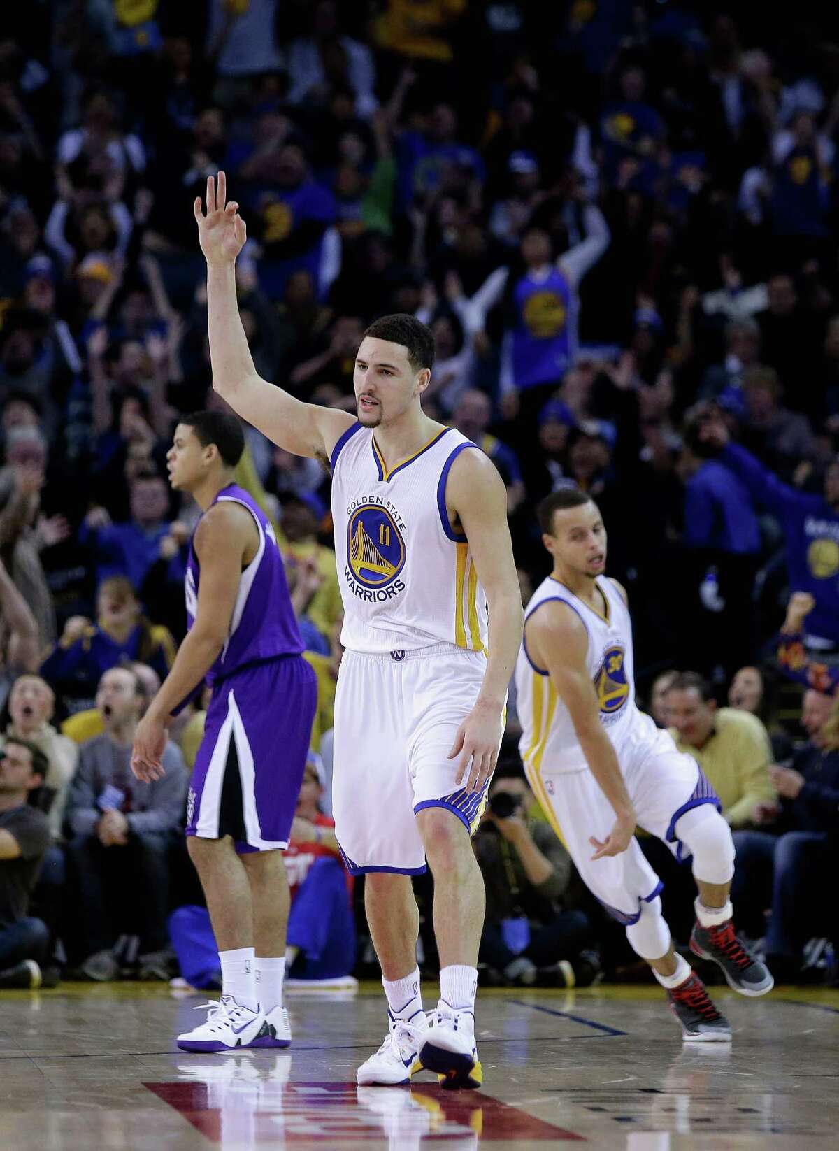 Thompson’s NBA-record 37-point quarter lifts Warriors over Kings