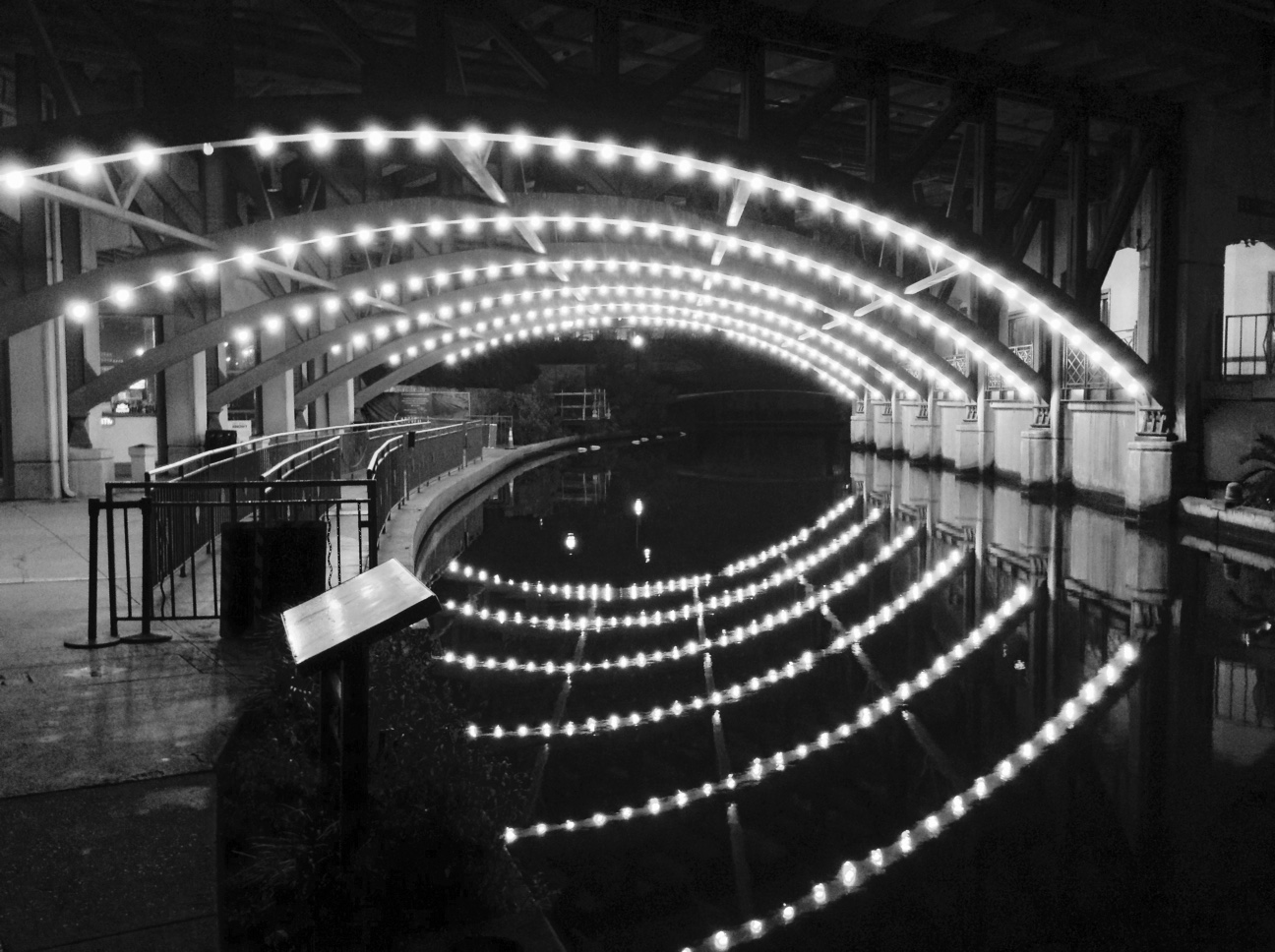S A Noir Sightseeing On The River Walk s-a-noir-sightseeing-on-the-river-walk