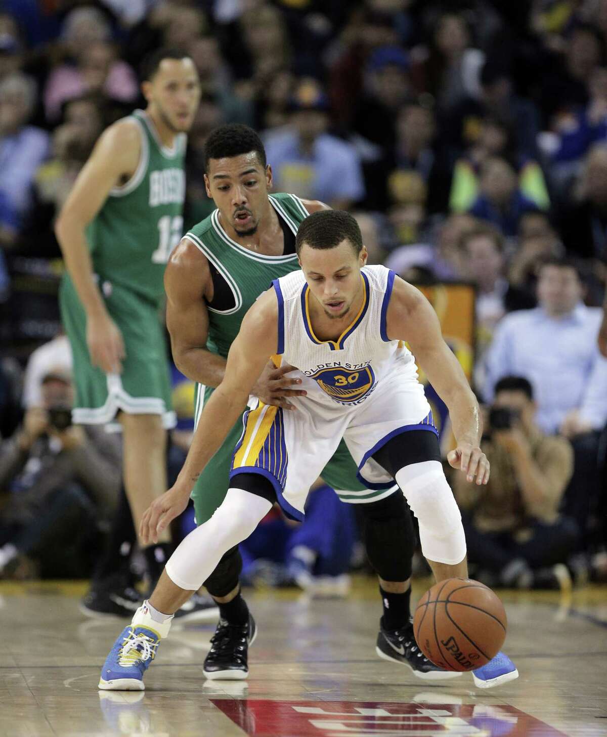 Warriors top Celtics for 19th consecutive home win