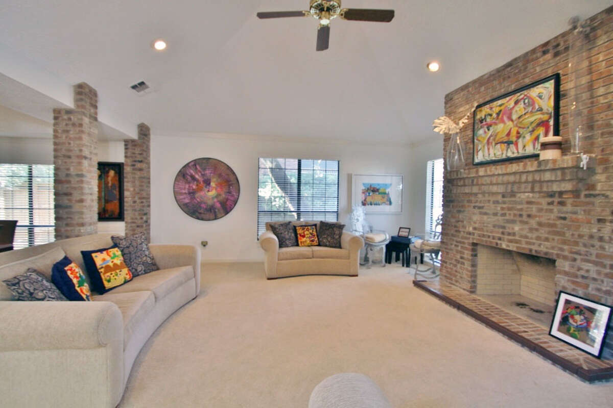 Beautifully updated Deerfield Home