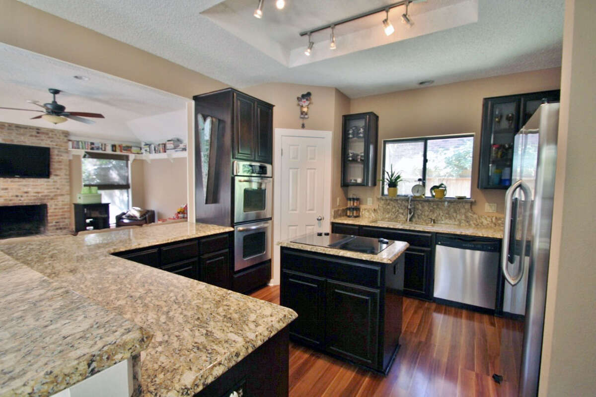 Beautifully updated Deerfield Home