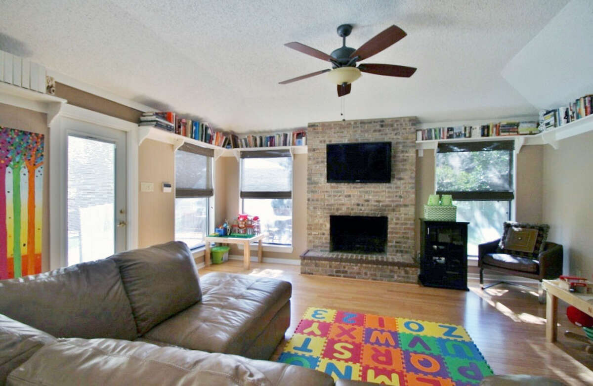 Beautifully updated Deerfield Home