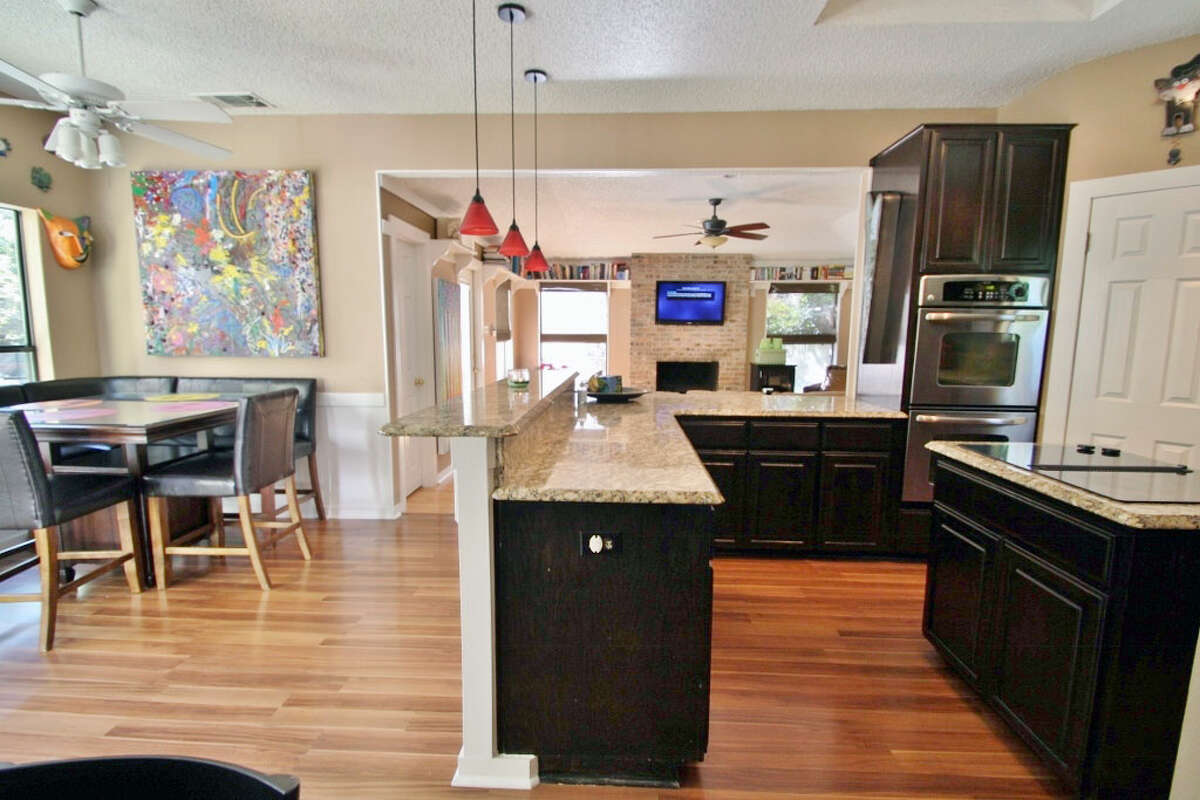 Beautifully updated Deerfield Home