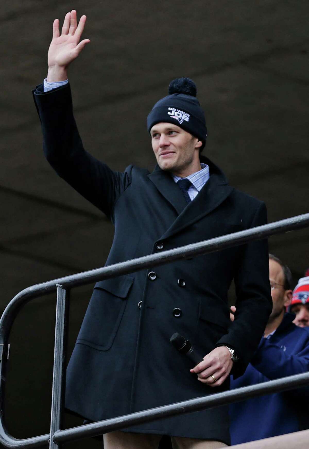 New England Patriots quarterback Tom Brady waves to a crowd of supports during an NFL football send-off rally at City Hall in Boston Monday, Jan. 26, 2015. The Patriots play the Seattle Seahawks in Sunday's Super Bowl XLIX in Glendale, Ariz. (AP Photo/Charles Krupa) ORG XMIT: MACK104