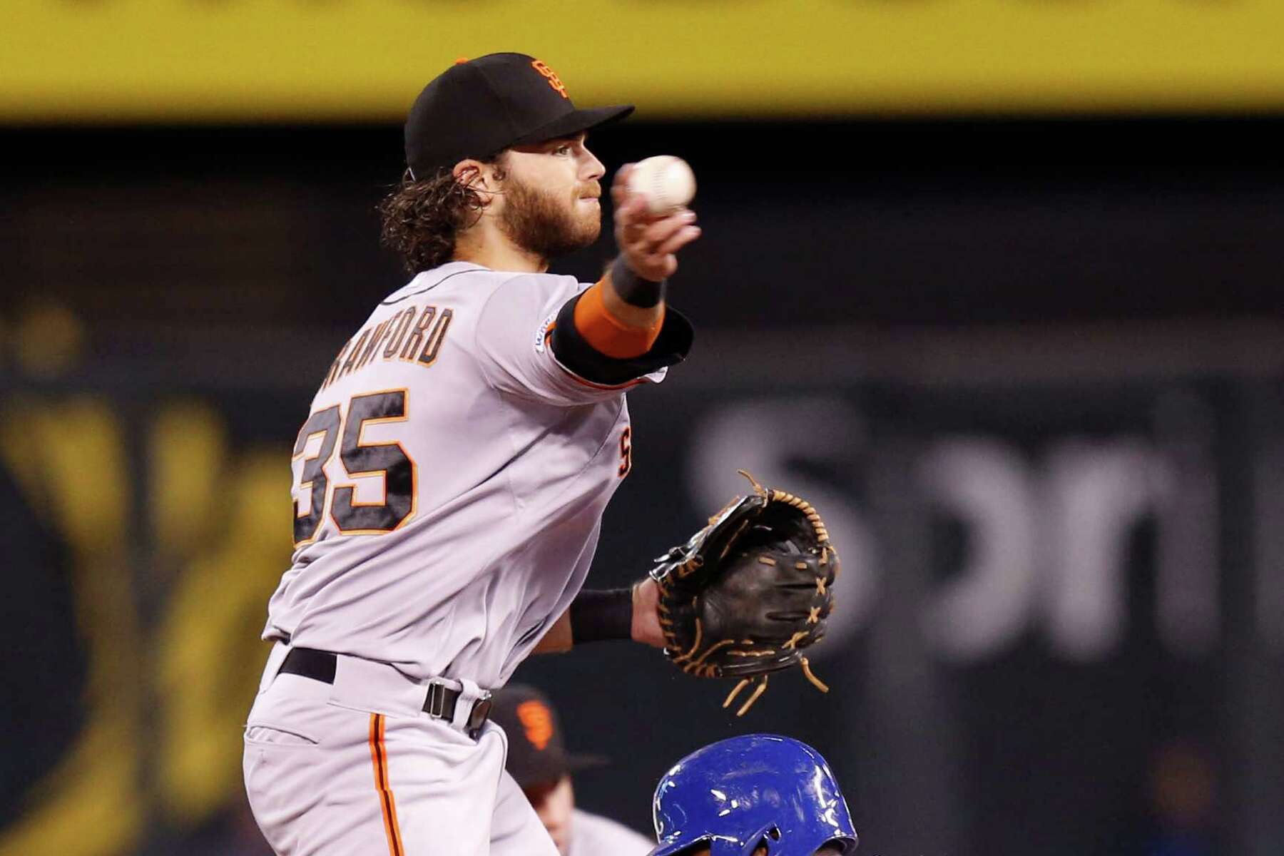 Former Bruins shortstop Brandon Crawford agrees to $3.175-million contract  - Los Angeles Times